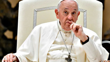 'छेउछाउ पत्रकार त छैनन् नि' भन्दै पोप फ्रान्सिसले प्रयोग गरेको शब्दले हंगामा, मागे माफी